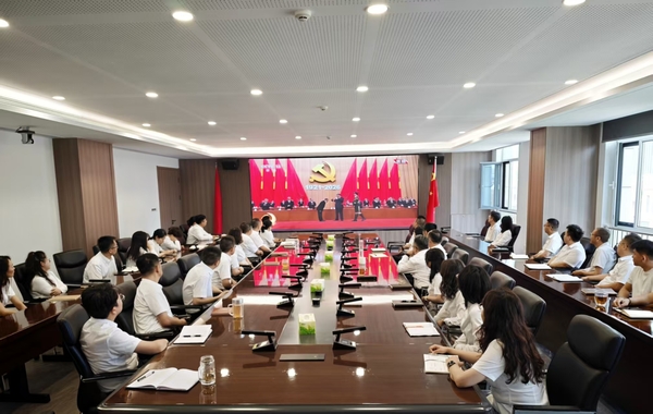 世界杯新能源公司宁夏分公司组织观看大会直播.jpg